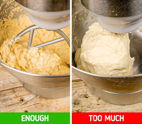Nhào bột quá lâu. Nhào bột thời gian dài sẽ khiến bột trở nên đặc và đàn hồi hơn dao giải phóng lượng lớn gluten. Cách làm này chỉ phù hợp khi bạn làm bánh pizza nhưng không tốt cho việc nấu nướng thông thường. Không chỉ gây mất sức, nó còn khiến món ăn thành phẩm không được mềm, vụn và phồng hơn.