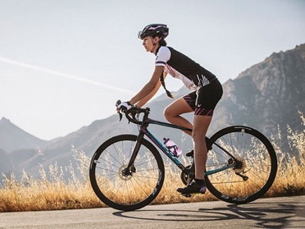 Khi tham gia, người tập không chỉ chú trọng đầu tư loại xe mà còn cần chú ý đến trang phục. Những thiết kế gọn nhẹ, bó sát giúp người đi xe không bị mỏi, chống cản gió tốt, hỗ trợ vận động... được ưu tiên hàng đầu.