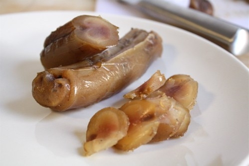 Nhiều quý ông cho rằng món ăn đáng sợ này sẽ mang đến cho thực khách sự mạnh mẽ, sức khỏe và quyền lực.