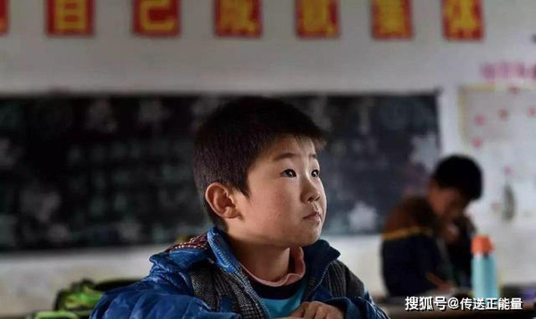 Bố mẹ bận làm ăn nên Đô Đô được ông bà ngoại chăm sóc từ nhỏ. Dù thiếu thốn tình cảm cha mẹ song cậu bé luôn được ông bà rất quan tâm. Một ngày, Đô Đô đột nhiên đau bụng, tiêu chảy nên ông bà đưa đến viện khám.