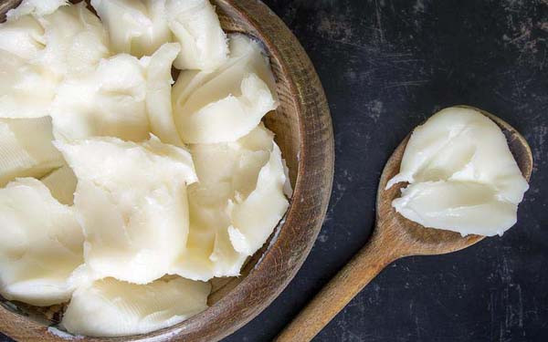 Mỡ động vật. Nhiều bậc cha mẹ thường cho mỡ động vật vào bữa ăn của trẻ vì tin rằng nguồn chất béo này dồi dào, tự nhiên nhất.