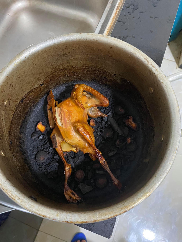 Các loại phiên bản món ăn “bóng đêm” cũng thường xuyên được cập nhật trên mạng xã hội khi ở nhà mùa dịch.