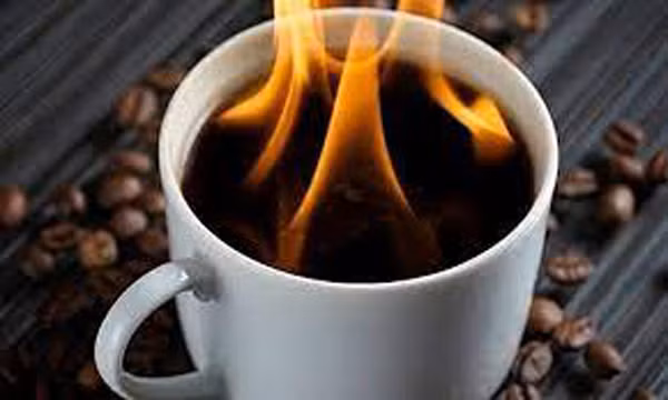 Theo đó, những người uống 23,7 oz (0.67 lít) cà phê ở nhiệt độ 140°F (60°C) mỗi ngày có nguy cơ phát triển ung thư thực quản cao hơn 90% so với người dùng đồ uống “ấm” hoặc “lạnh”.