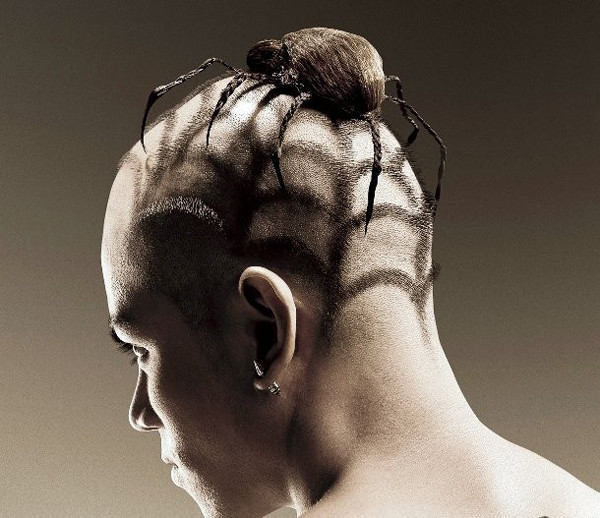 Thêm một kiểu tóc độc lạ hình con nhện. Có lẽ chỉ những người cá tính mạnh mới đủ can đảm mang vẻ ngoài như thế này.