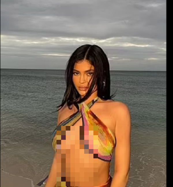 Không hổ danh là mỹ nhân nổi tiếng sành mốt, Kylie Jenner được xem là một trong những người dẫn đầu xu hướng thời trang táo bạo này.