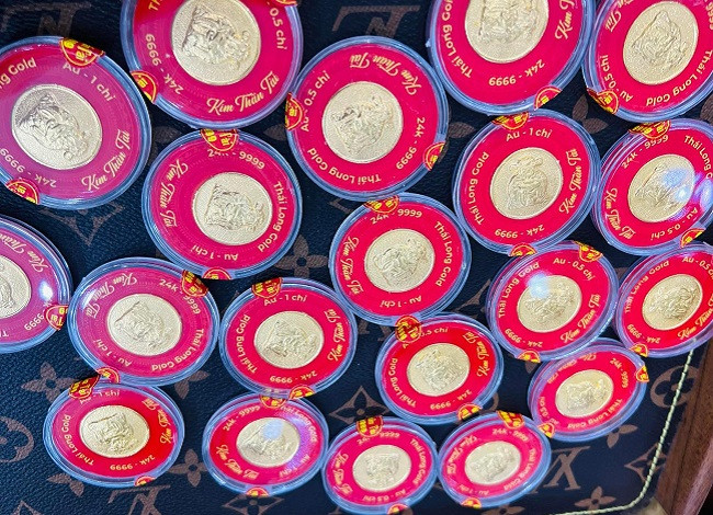 Ha Tinh: Nguoi dan do xo di mua vang trong ngay Via Than Tai-Hinh-5