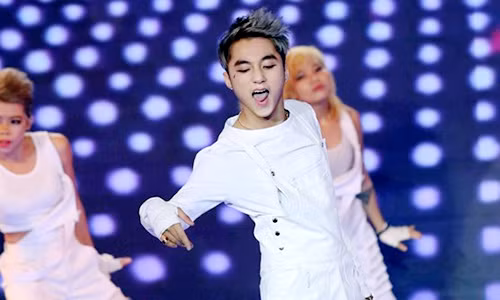 Son Tung dot chay The Remix voi Khuon mat dang thuong