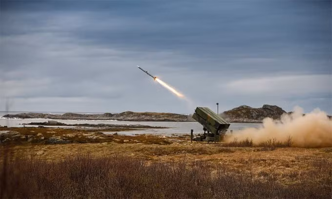 Về phía Ukraine, Tổng thống Zelensky cho biết, nước này đã nhận tên lửa phòng không NASAMS và cảm ơn Mỹ vì quyết định chuyển giao loại vũ khí này.