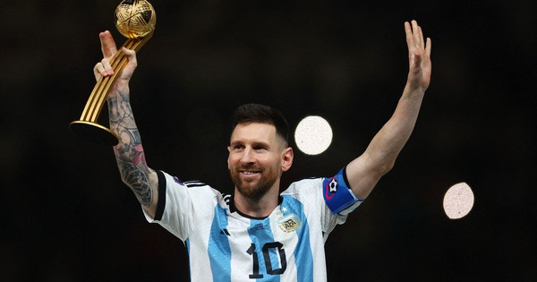 FIFA không tiếc lời ca ngợi Messi: "Những tranh cãi gay gắt về GOAT cuối cùng cũng đã được giải đáp. Danh hiệu cuối cùng trong bộ sưu tập khủng được hoàn tất. Ngày hôm nay, Argentina vô địch World Cup lần thứ ba trong lịch sử. Messi là cầu thủ xuất sắc nhất trận Chung kết World Cup 2022".