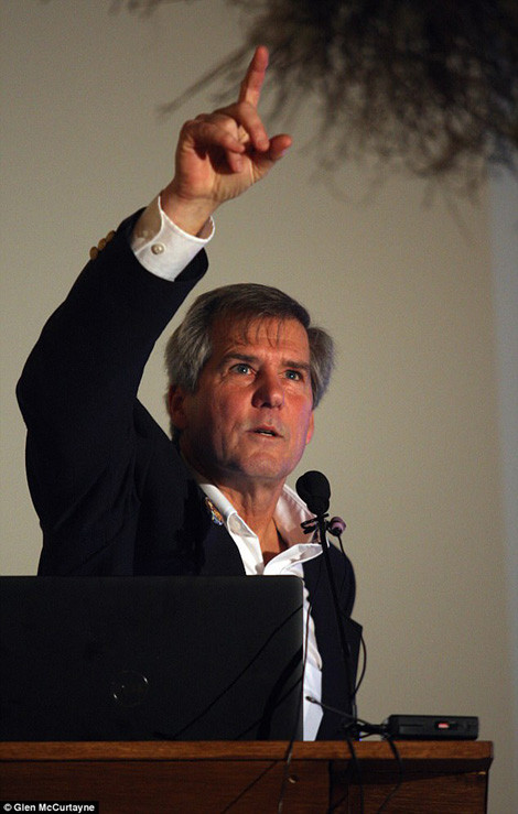 Vào năm 2017, cựu sĩ quan Raymond Szymanksi tiết lộ những xác người ngoài hành tinh đã được căn cứ không quân Wright-Patterson (WPAFB) ở Dayton, Ohio, Mỹ kiểm tra, nghiên cứu.