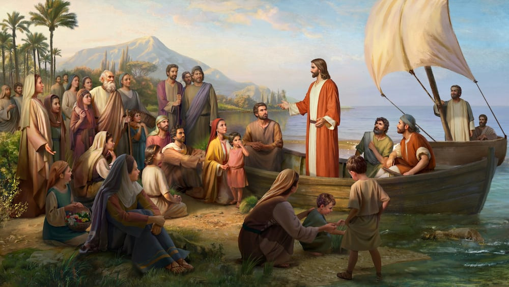 Thêm nữa, các sách Phúc âm và nhiều tài liệu khảo cổ, tác phẩm diêu khắc ở phương Tây còn lưu lại tới ngày nay hé lộ một số chi tiết về trang phục của Chúa Jesus.