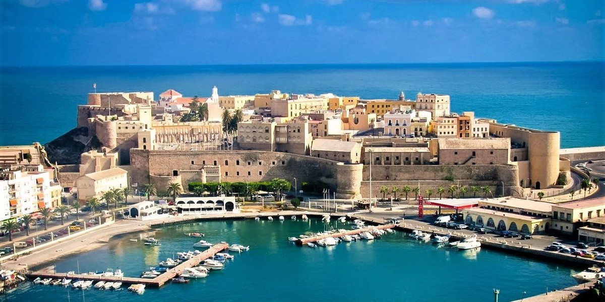 Morocco là quốc gia sở hữu cả sa mạc, núi tuyết và đại dương. Do vậy, Morocco sở hữu nhiều cảnh quan thiên nhiên tuyệt đẹp thu hút khách du lịch.