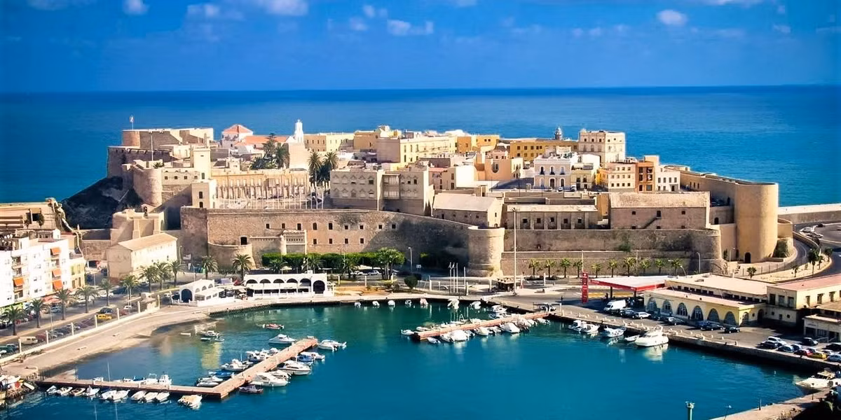 Morocco là quốc gia sở hữu cả sa mạc, núi tuyết và đại dương. Do vậy, Morocco sở hữu nhiều cảnh quan thiên nhiên tuyệt đẹp thu hút khách du lịch.