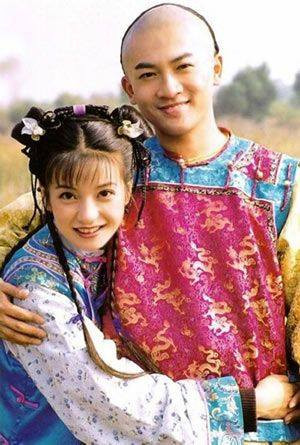 Sau khi con trai Vĩnh Kỳ qua đời, vua Càn Long yêu thương người cháu nội Miên Ức hơn khi nhiều lần đích thân chăm sóc, cho học tập trong Thượng thư phòng của Tử Cấm Thành. Thậm chí, ông hoàng này còn cho Miên Ức học tập cùng Thập ngũ a ca Vĩnh Diễm - người sau này trở thành hoàng đế Gia Khánh.