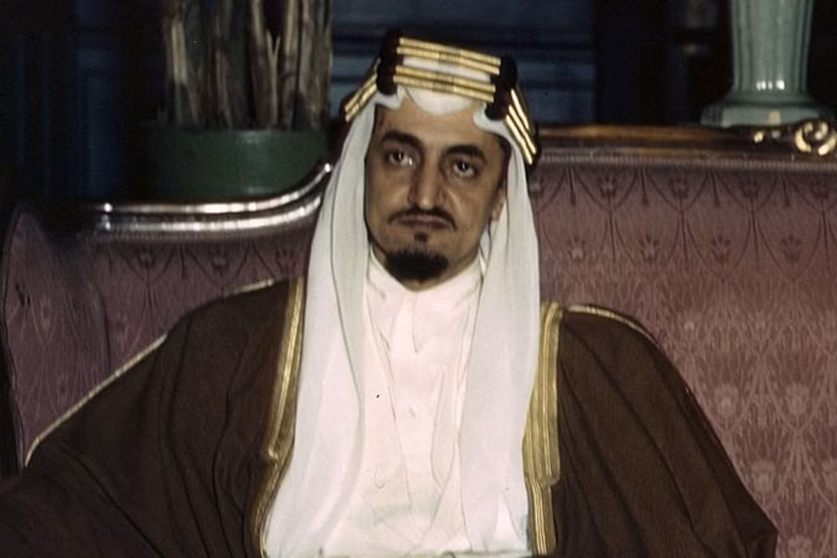 Sau đó, hoàng tử Faisal bin Musaid bị kết án tử hình vì tội ám sát Quốc vương Faisal (trong ảnh). Cuối cùng, Faisal bin Musaid - thành viên hoàng tộc Saudi Arabia bị chặt đầu vì đã gây ra vụ ám sát rúng động dư luận thế giới này.