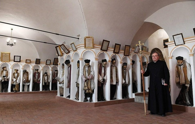 Tu viện Capuchin ở thành phố Palermo, Sicily, Italy được xây dựng vào thế kỷ 16. Đây là nơi an nghỉ của hơn 8.000 người. Trong số này có khoảng 1.252 xác ướp.