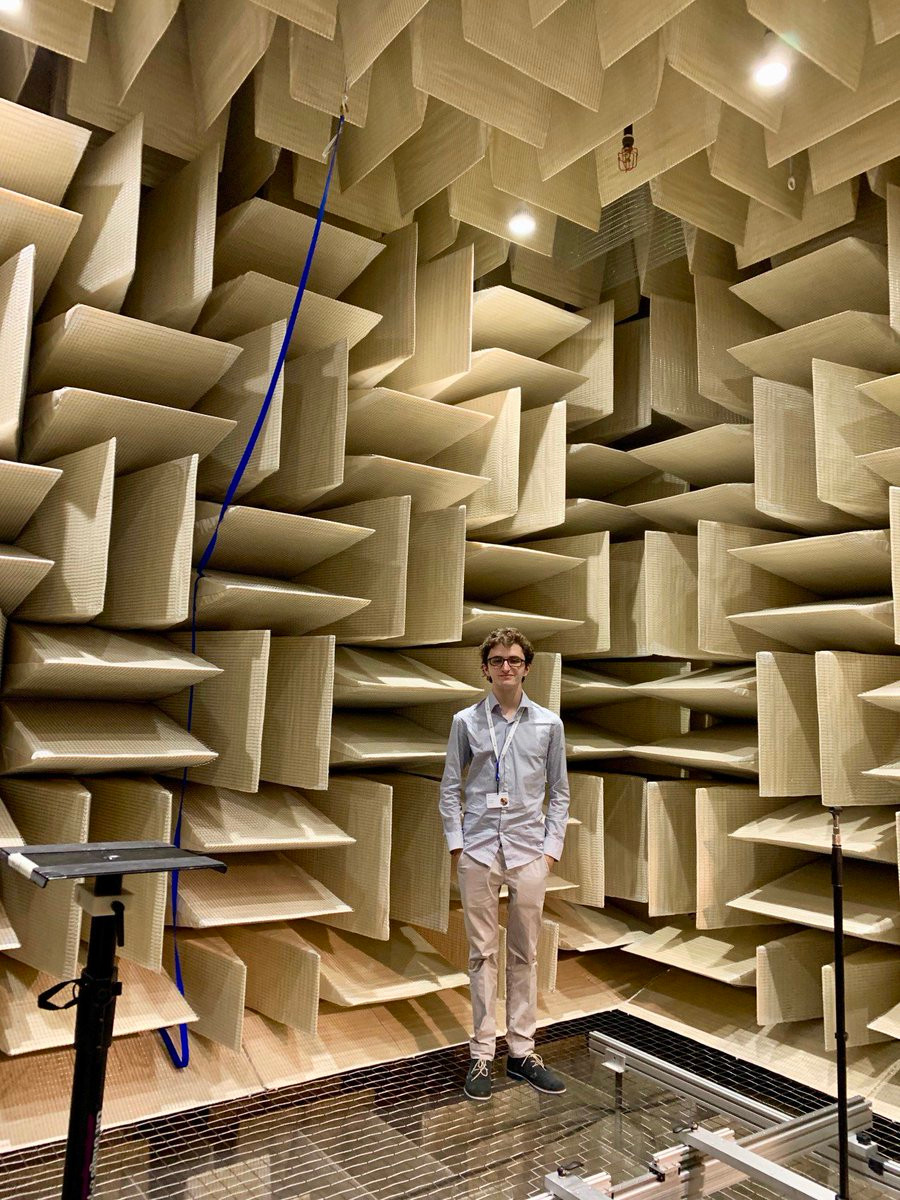 Hundraj Gopal, kỹ sư trưởng của phòng thí nghiệm âm thanh của Microsoft, từng tiết kộ người ở trong căn phòng yên tĩnh nhất thế giới lâu nhất là khoảng 45 phút.