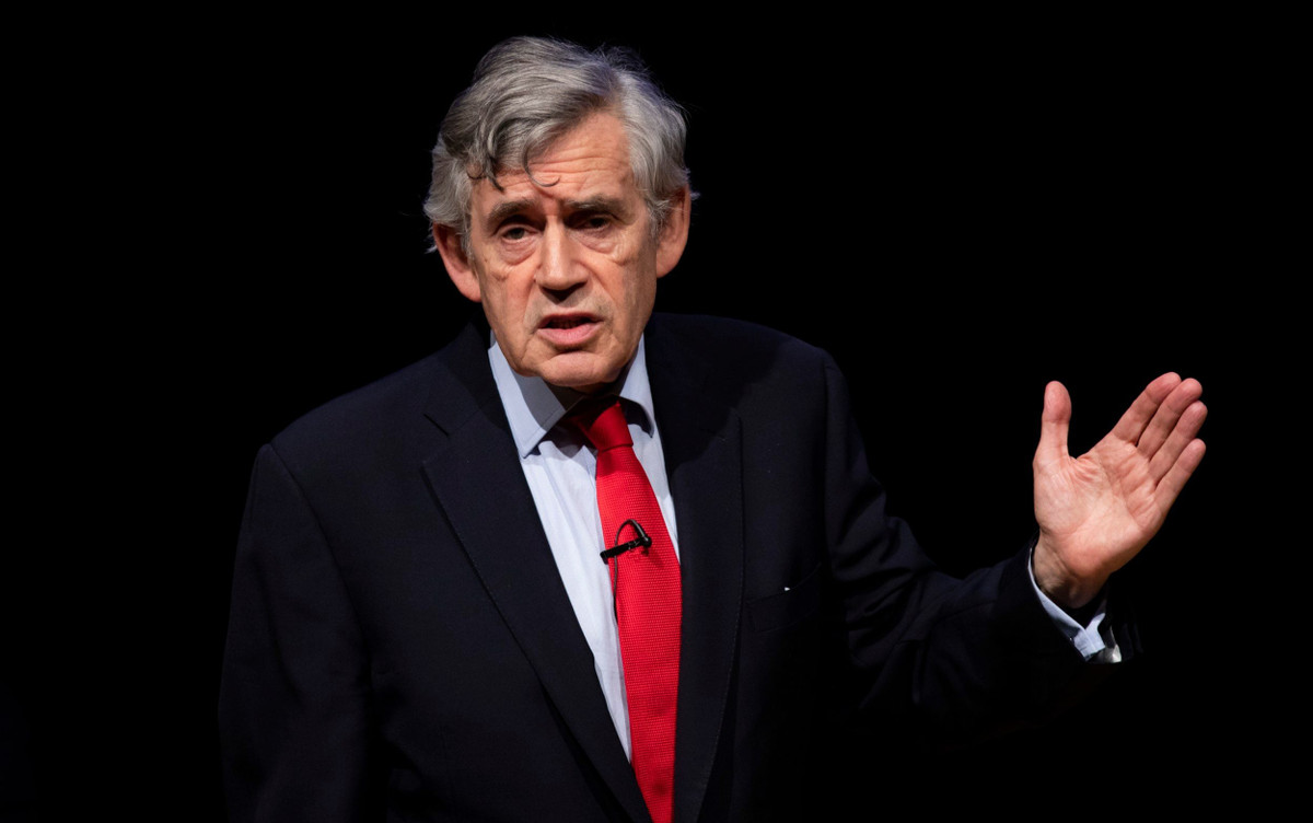 Tiếp đến, từ tháng 5/1997 - 6/2007, ông giữ chức Bộ trưởng Tài chính. Khi đảm nhận những chức vụ quan trọng này, ông đã góp quan trọng vào những thành tựu kinh tế của nội các Công đảng.