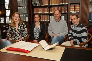 Thêm nữa, hoàng đế Charles V còn sử dụng biểu tượng vô nghĩa để gây hiểu lầm cho bất kỳ kẻ thù nào đọc được và muốn tìm cách giải mã bức thư.