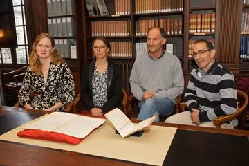 Thêm nữa, hoàng đế Charles V còn sử dụng biểu tượng vô nghĩa để gây hiểu lầm cho bất kỳ kẻ thù nào đọc được và muốn tìm cách giải mã bức thư.