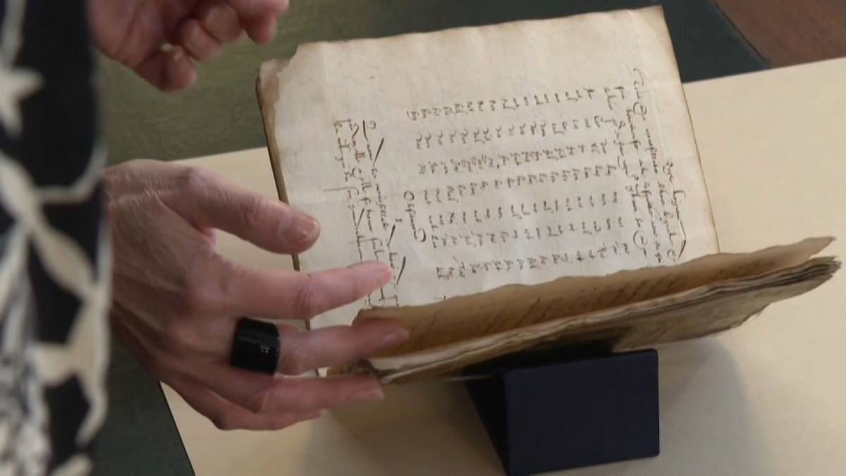 Với sự giúp đỡ của sử gia Camille Desenclos, nhà mật mã học Cécile Pierrot và các thành viên nhóm nghiên cứu đã thành công trong việc giải mã bức thư. Trong thư, hoàng đế Charles V bày tỏ sự lo lắng, sợ hãi trước một âm mưu ám sát đến từ Pháp.