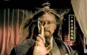 Cụ thể, trong kỳ Hoa Sơn luận kiếm lần thứ nhất, Vương Trùng Dương được tôn là “Trung Thần Thông”, đứng đầu “thiên hạ ngũ tuyệt”. Ông đạt được danh hiệu này sau khi đánh bại cùng lúc 4 đại cao thủ đương thời là: Âu Dương Phong (Tây Độc), Hoàng Dược Sư (Đông Tà), Đoàn Trí Hưng (Nam Đế) và Hồng Thất Công (Bắc Cái).