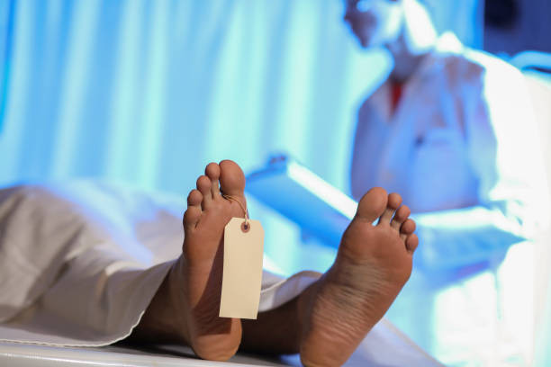 Theo các chuyên gia, sự suy giảm ATP sẽ khiến cho các bó cơ bắt đầu cứng lại, bắt đầu từ vùng mí mắt và cơ cổ cho tới toàn bộ cơ thể.