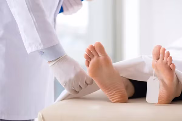 Sau khi qua đời được một khoảng thời gian, thi thể của người quá cố sẽ bắt đầu trương phình lên.