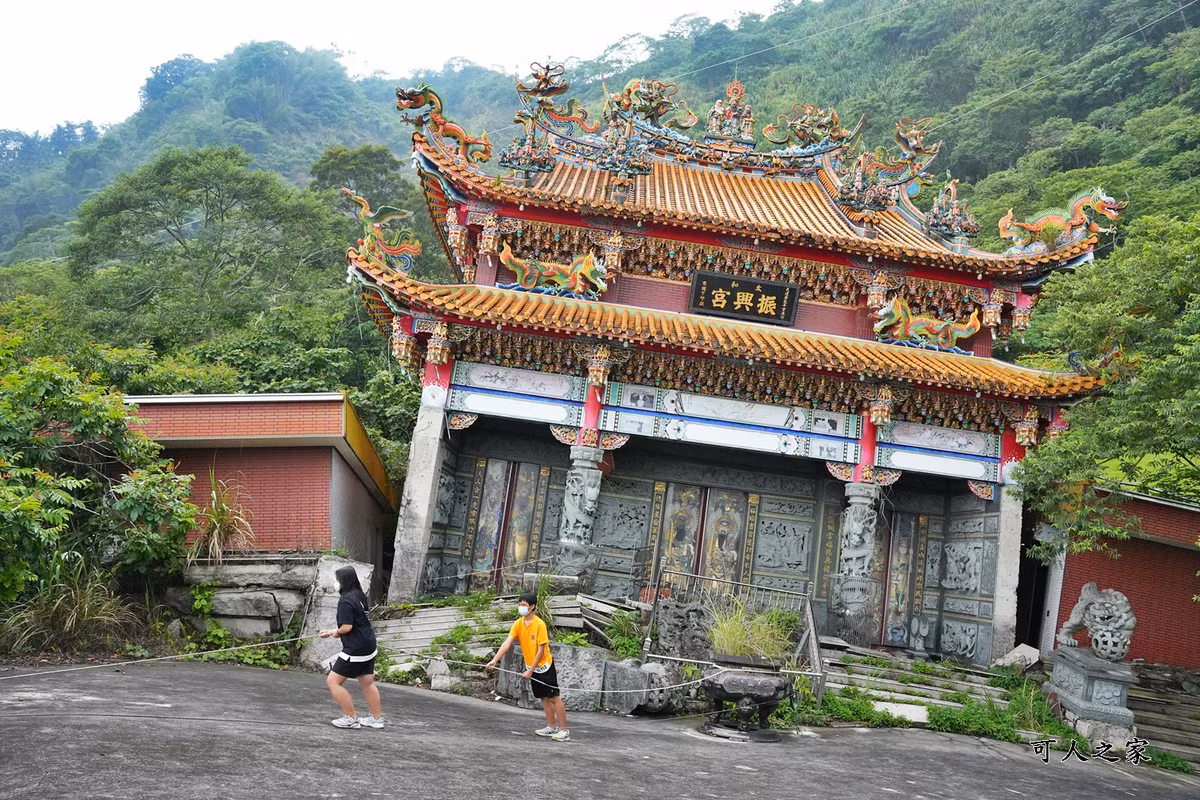 Trong những tháng gần đây, "tháp nghiêng Pisa" ở Đài Loan được nhiều kênh truyền hình, báo chí đưa tin.