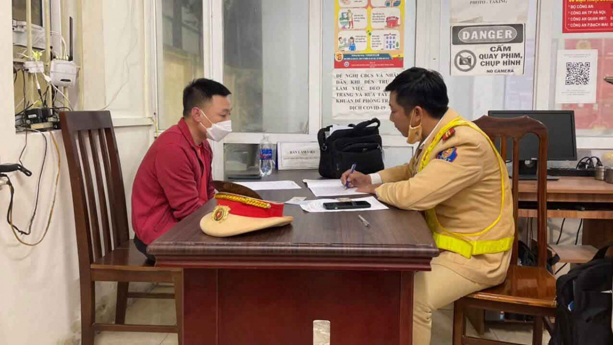 Danh tinh tai xe say xin gay tai nan lien hoan o Bach Mai, Ha Noi