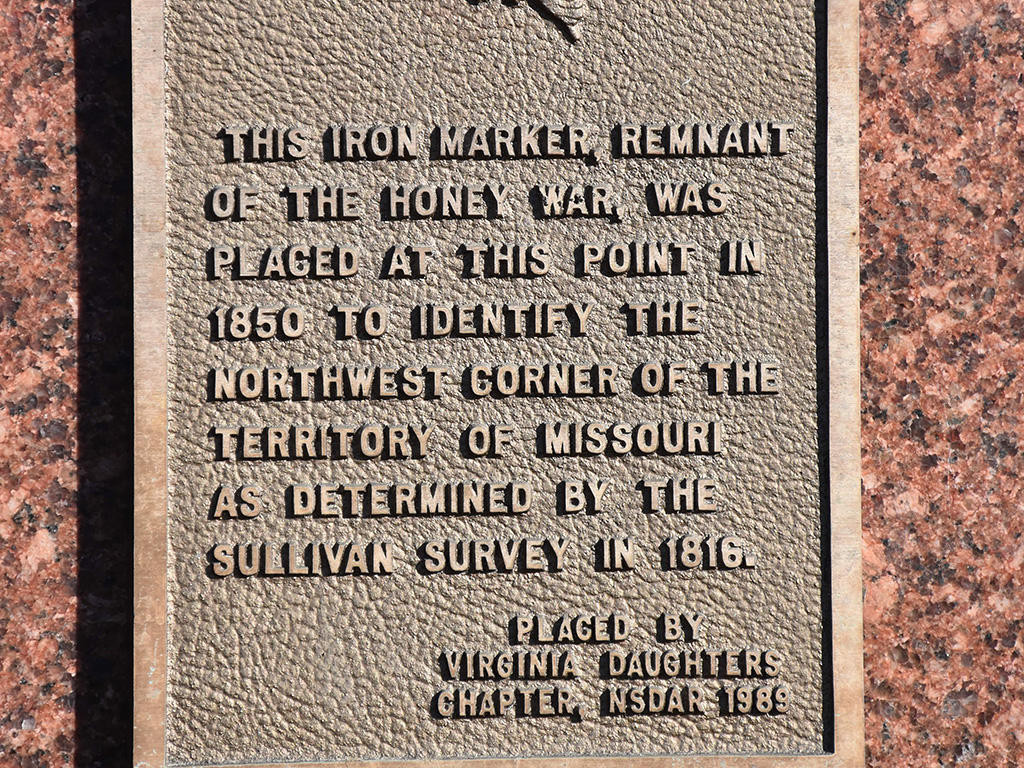 Người dân sống gần khu vực tranh chấp sống trong thấp thỏm, lo âu vì không biết khi nào cuộc chiến sẽ thực sự nổ ra.