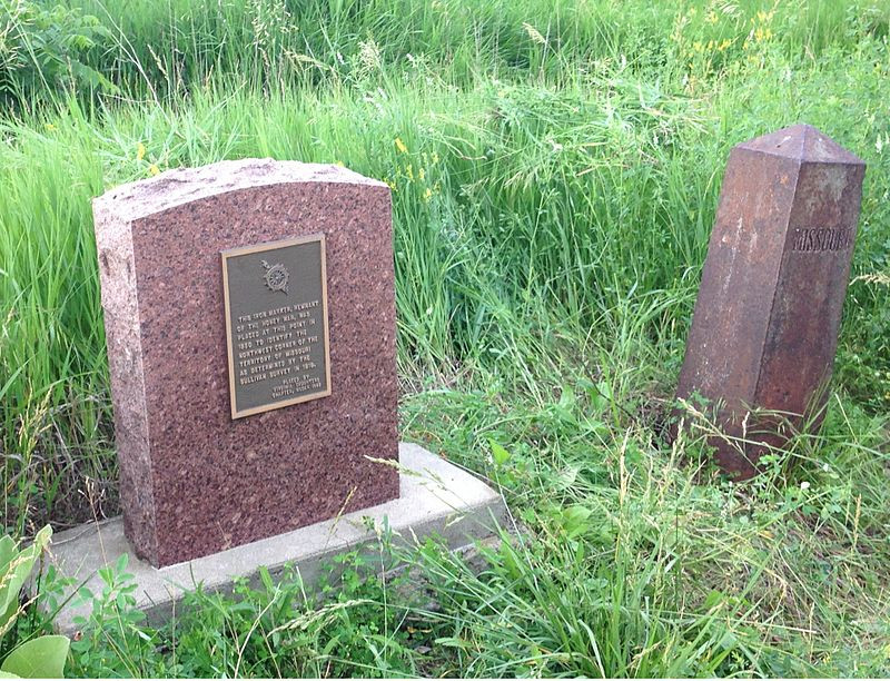 Iowa là một tiểu bang thuộc miền Trung Tây nước Mỹ. Tiểu bang này giáp với Minnesota về phía bắc, Nebraska và Nam Dakota về phía tây, Missouri về phía nam, Wisconsin và Illinois về phía đông.