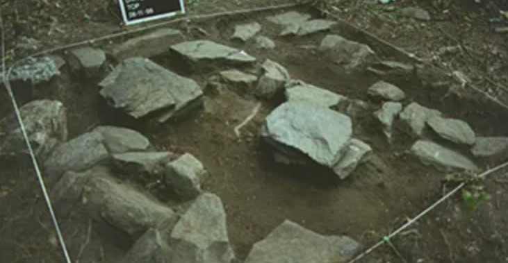 Theo các chuyên gia, những thi hài trong mộ cổ khoảng 500 tuổi trên có vóc dáng rất cao. Họ sở hữu chiều cao cơ thể khoảng 2,4m.