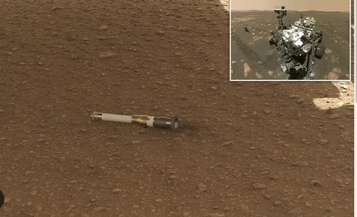 Trong hình ảnh mới được NASA công bố, một "vật thể lạ" có hình dạng chiếc ống đang nằm nằm ở khu vực mang tên "South Séítah" trên sao Hỏa. Sau khi xem ảnh, công chúng tò mò vật thể đó là gì. Liệu nó có phải bằng chứng về sự sống ngoài hành tinh mà giới khoa học đang tìm kiếm.