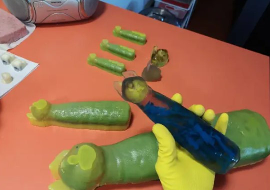 Trong khi người Ai Cập cổ đại ướp xác con người để bảo vệ cơ thể của họ khi sang thế giới bên kia, việc ướp xác động vật thường được sử dụng làm vật phẩm tôn giáo.