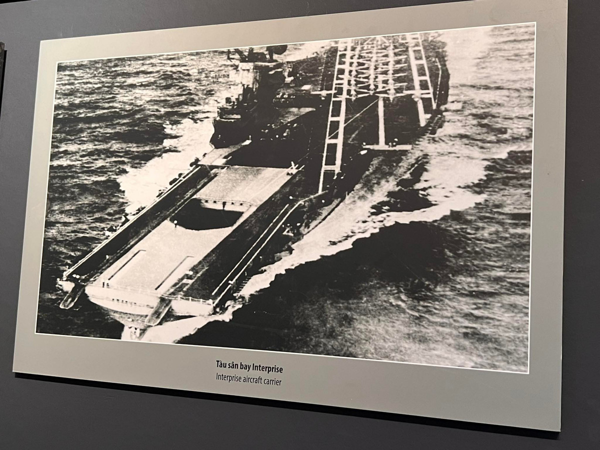 Chiến thắng này của quân và dân miền Bắc buộc chính quyền Mỹ phải tuyên bố ngừng ném bom đánh phá miền Bắc và ký Hiệp định Paris, rút hết quân viễn chinh về nước, góp phần tạo bước ngoặt quyết định và thời cơ chiến lược để toàn Đảng, toàn quân, toàn dân ta nỗ lực đưa sự nghiệp kháng chiến chống Mỹ, cứu nước đến thắng lợi hoàn toàn. Trong ảnh là tàu sân bay của Mỹ.