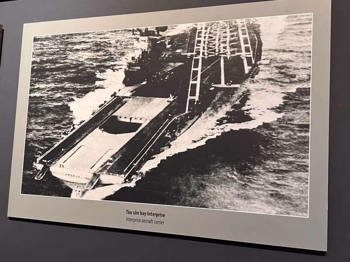 Chiến thắng này của quân và dân miền Bắc buộc chính quyền Mỹ phải tuyên bố ngừng ném bom đánh phá miền Bắc và ký Hiệp định Paris, rút hết quân viễn chinh về nước, góp phần tạo bước ngoặt quyết định và thời cơ chiến lược để toàn Đảng, toàn quân, toàn dân ta nỗ lực đưa sự nghiệp kháng chiến chống Mỹ, cứu nước đến thắng lợi hoàn toàn. Trong ảnh là tàu sân bay của Mỹ.