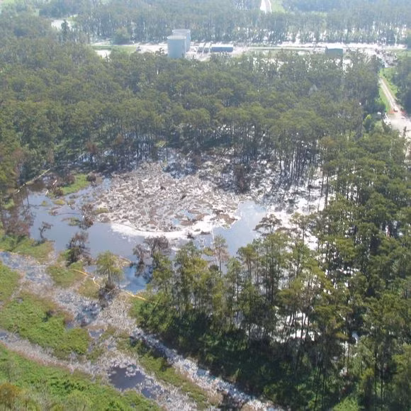 Đôi khi, người dân cảm thấy mặt đất rung lắc giống như sắp xảy ra động đất. Thế nhưng, không có trận động đất nào được ghi nhận xảy ra tại khu vực này sau đó.