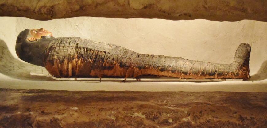 "Người được chôn cất cùng với bức chân dung đắt tiền như vậy chắc chắn thuộc tầng lớp trung lưu hoặc thượng lưu", trưởng nhóm Gehad nhận định.