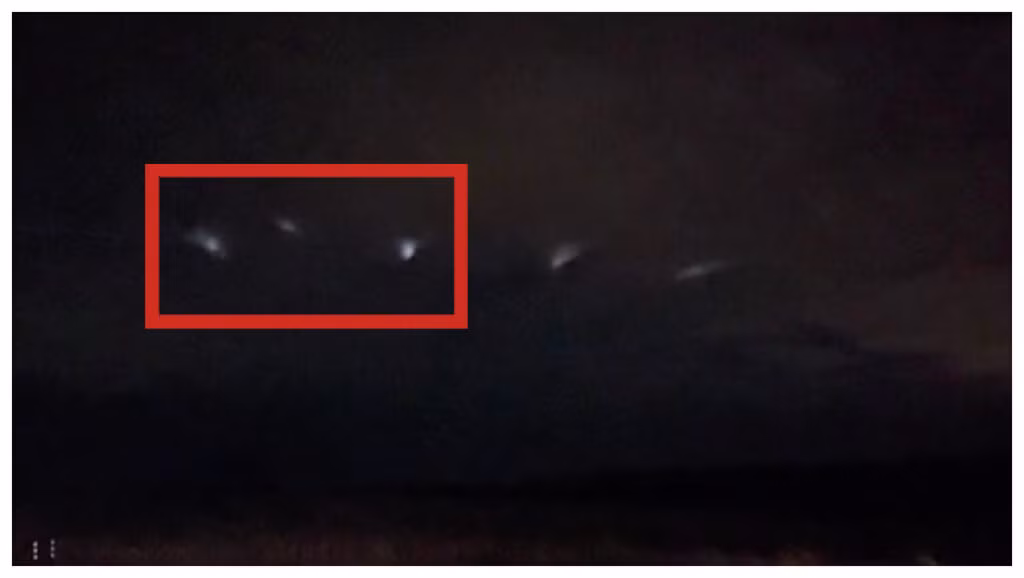 Sau đó, các video được Daily Mail thu thập và xuất bản độc quyền. Khi xem video, mọi người sẽ nhìn thấy ít nhất 5 quả cầu ánh sáng riêng biệt trên bầu trời Wisconsin.