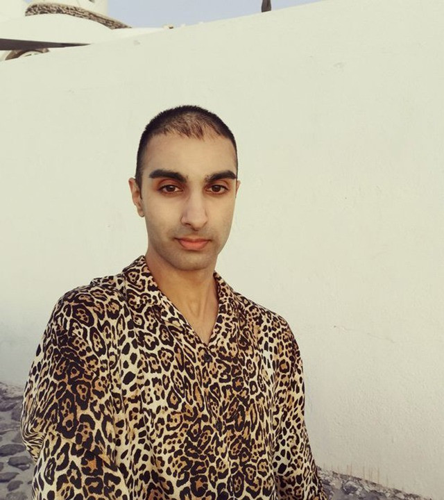 Tiếp đến, nhà ngoại cảm Nicolas dự đoán Hoàng gia Anh sẽ đối mặt với nhiều khó khăn và có thể là biến cố lớn trong năm 2023. Một thành viên quan trọng của Hoàng gia Anh có thể gặp vấn đề về sức khỏe nghiêm trọng.