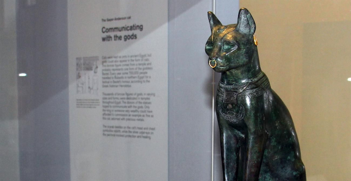 Nhiều đền thờ nữ thần Bastet được xây dựng ở nhiều nơi tại Ai Cập. Hàng ngày, người dân tới dâng hương, tế lễ và cầu xin nữ thần này che chở, bảo vệ cho gia đình có một cuộc sống bình an, hạnh phúc.