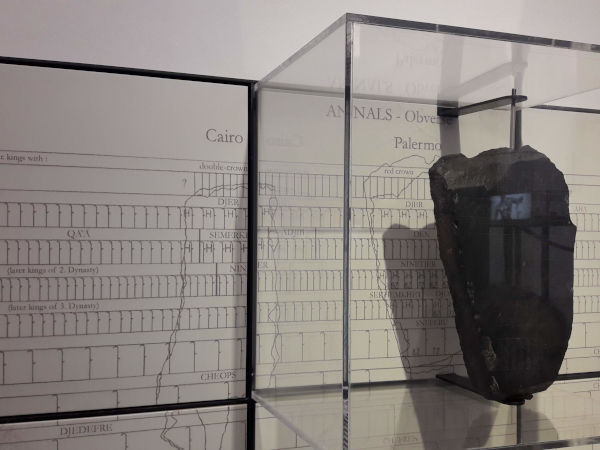 Theo các nhà khoa học, phiến đá Palermo được làm từ đá bazan đen. Ban đầu, nó cao khoảng 2m. Tuy nhiên, không biết vì lý do gì mà nó bị vỡ thành 7 mảnh.