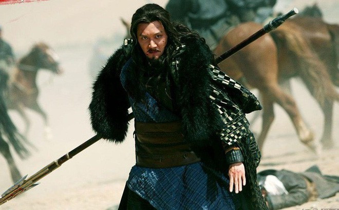  Hạng Vũ (232 trước Công nguyên - 202 trước Công nguyên), còn được gọi là Tây Sở Bá Vương. Ông là nhà chính trị, tướng quân nổi tiếng. Chiến công lừng lẫy nhất của ông là đại phá quân Tần, giết Tần Vương.