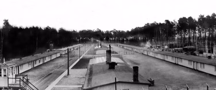 Sau khi Thế chiến 2 kết thúc, việc đưa các tội phạm thời Đức quốc xã liên quan thảm họa diệt chủng ra xét xử ngày càng khó. Nguyên do là bởi một số trường hợp đã phải hủy bỏ vì bị cáo qua đời hoặc không đủ sức khỏe để hầu tòa.