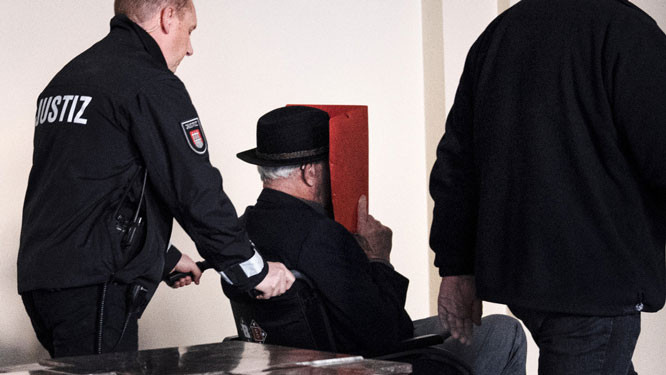 Dù vậy, một số người vẫn phải nhận bản án thích đáng vì những tội ác đã gây ra. Trong đó, Oskar Groening - người làm công việc kế toán tại trại tập trung Auschwitz bị kết án 4 năm tù vì tội tiếp tay giết người. Vào năm 2020, cựu cai ngục trong trại tập trung của Đức quốc xã Bruno Dey (93 tuổi) bị các công tố viên đề nghị mức án 3 năm tù với cáo buộc đồng lõa trong việc giết hại hơn 5.000 người trong Chiến tranh thế giới 2.