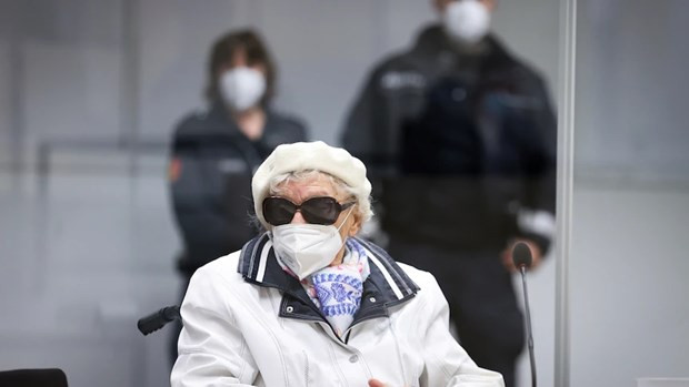 Vào ngày 20/12, tòa án ở thị trấn Itzehoe, miền Bắc nước Đức kết án 2 năm tù án treo với bà Irmgard Furchner, 97 tuổi, vì đã hỗ trợ, tiếp tay giết hơn 10.000 người dưới thời Đức quốc xã.