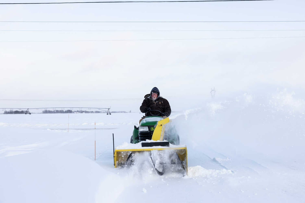 Trong những ngày qua, bão tuyết tiếp tục hoành hành nhiều nơi ở Mỹ. Theo số liệu thống kê tính đến ngày 26/12, số người chết vì ảnh hưởng của bão tuyết ở Mỹ đã tăng lên ít nhất 37 người.