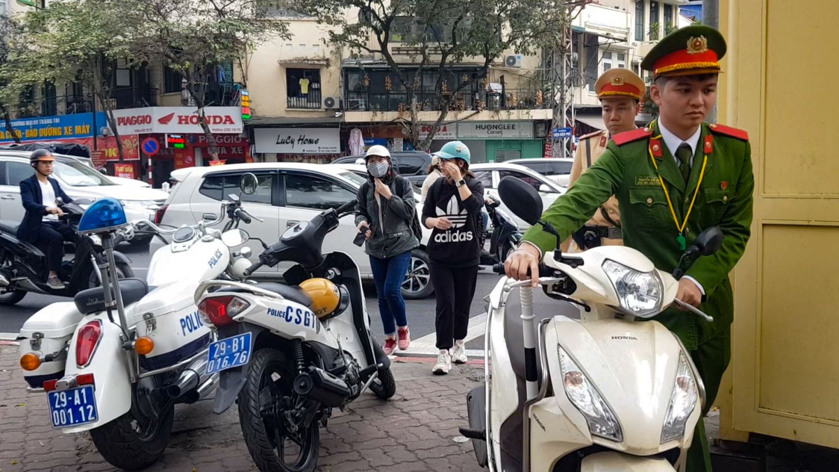 Ngay dau thuc hien Thong tu 67 ve viec cong dan ghi am, ghi hinh giam sat CSGT-Hinh-4