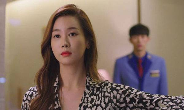 Chong ngoai tinh tro tren doi ly hon, vo tung bi mat dat gia